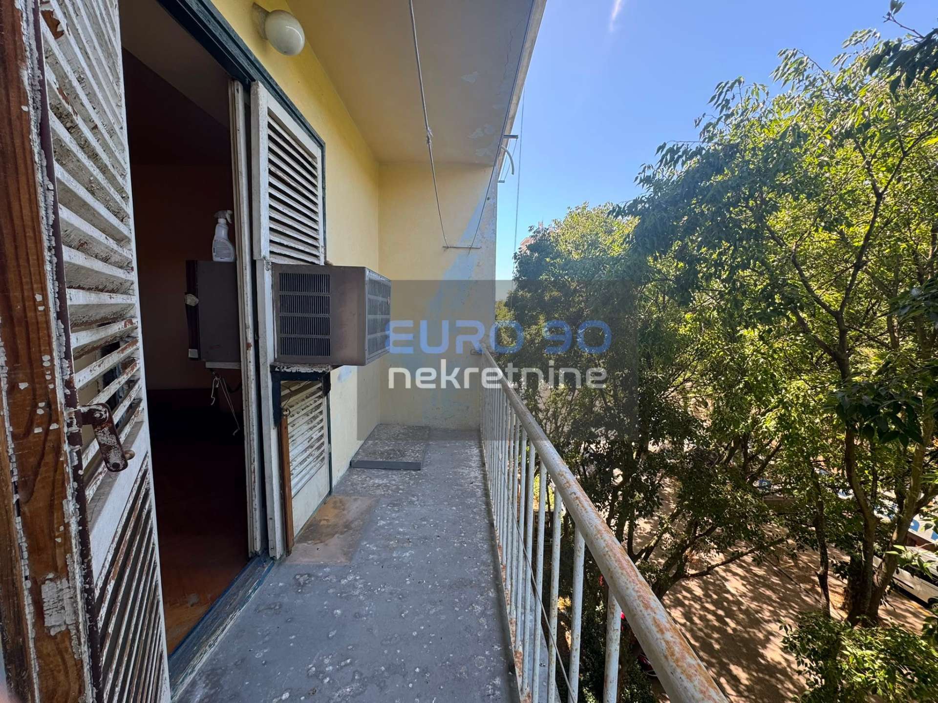 listing-small