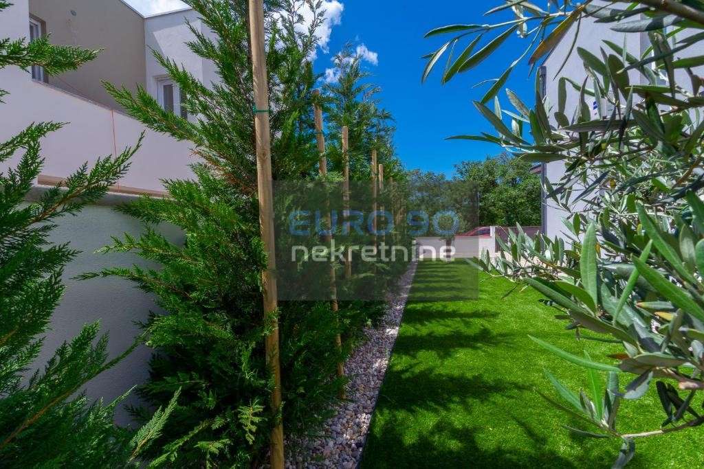 listing-small