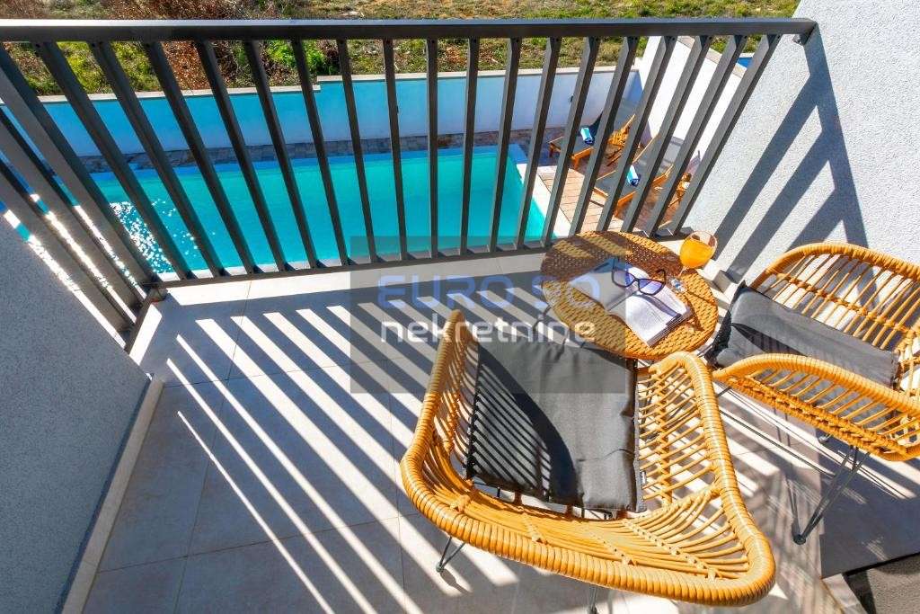 listing-small